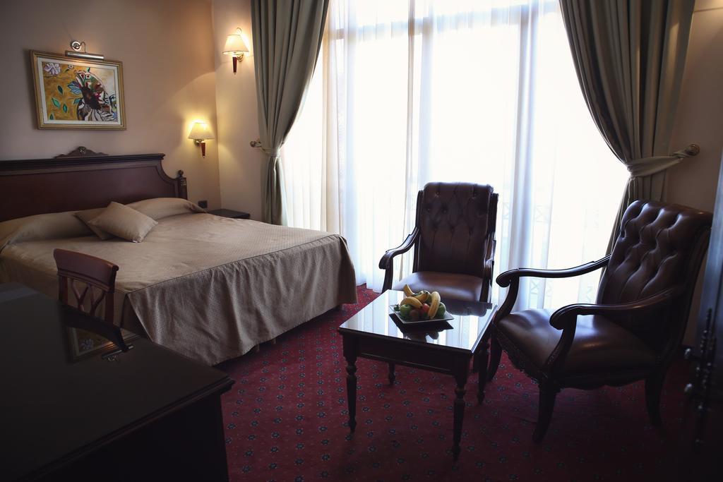 Hotel Millenium Бітола Екстер'єр фото