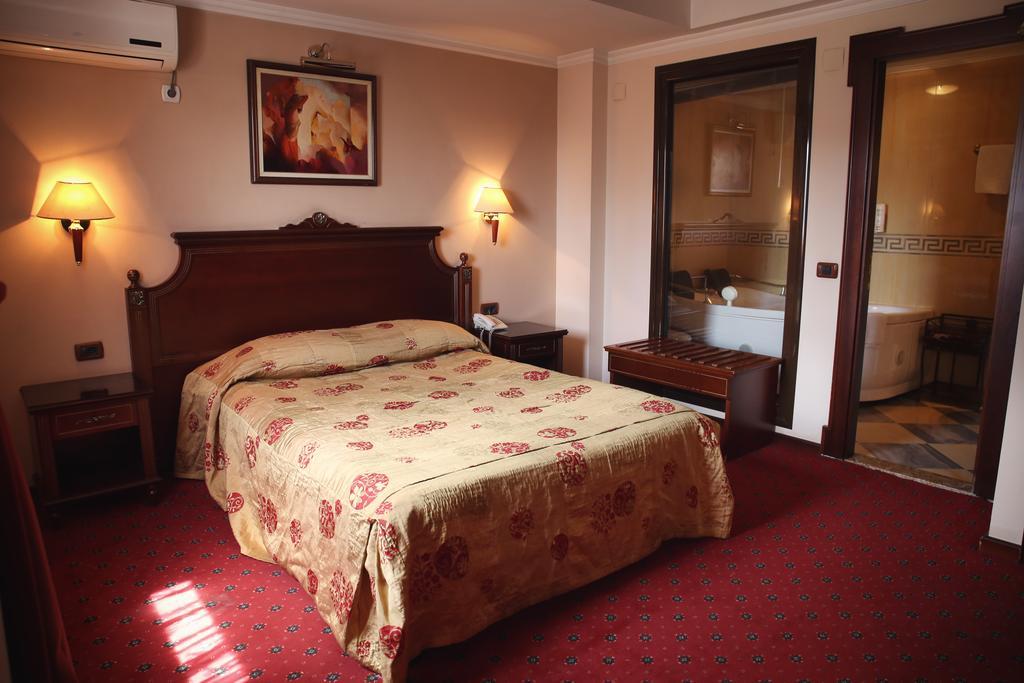 Hotel Millenium Бітола Екстер'єр фото