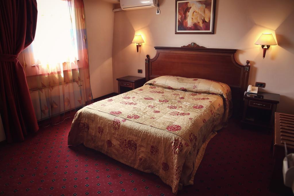 Hotel Millenium Бітола Екстер'єр фото